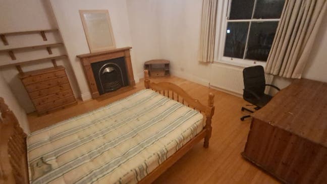 Professional person required for sociable house Main Photo