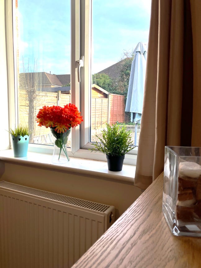 Beautiful room for professional good for Eliz line Main Photo