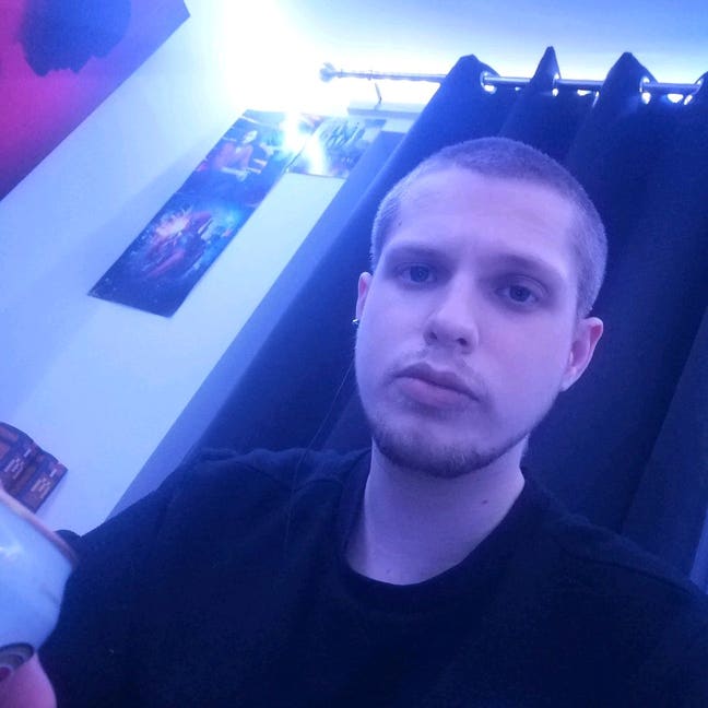 Professional Male seeks a single or double room Main Photo