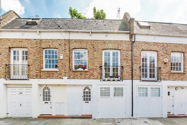 Stunning Mews House Main Photo