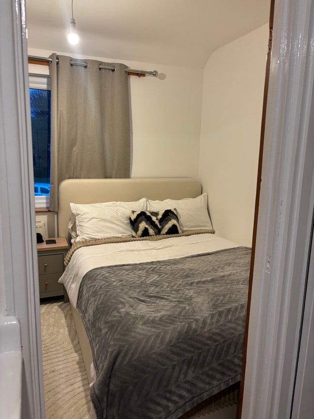 1 bed self contained flat - Mon-Fri Main Photo