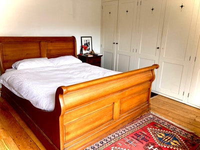 Double Room in lovely flat - Rare Find! Main Photo