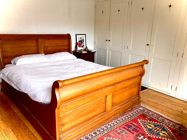 Double Room in lovely flat - Rare Find! Main Photo