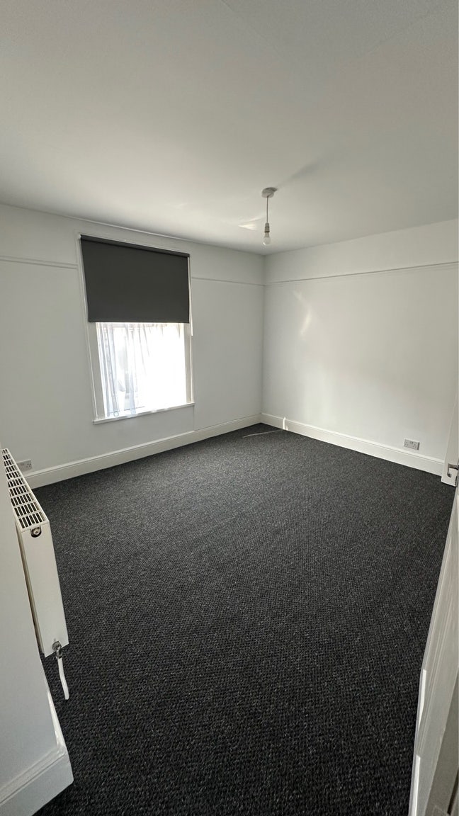Large double bedroom in Keyham Main Photo
