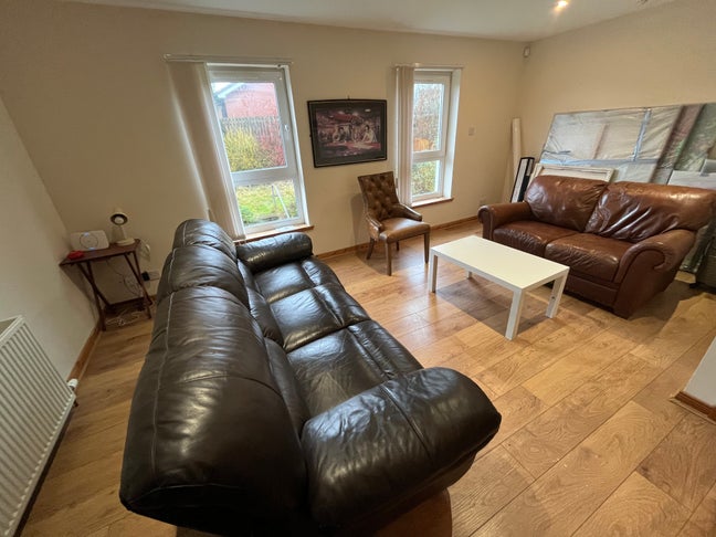 Short term five bedroom house for you! Main Photo