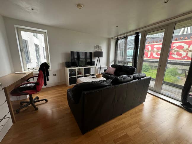 Arsenal - 2bed / 2bath flat  Main Photo