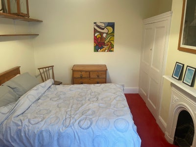 Room Near North Street and Town Main Photo