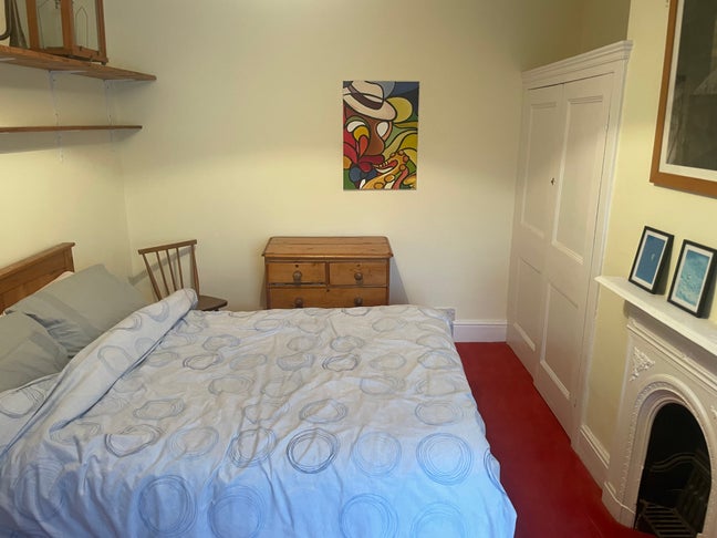 Room Near North Street and Town Main Photo