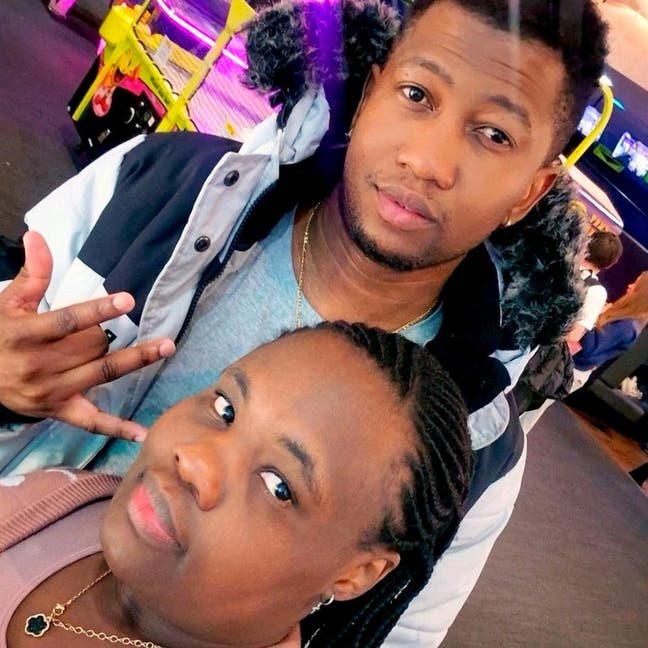 Couple seeks double room Main Photo