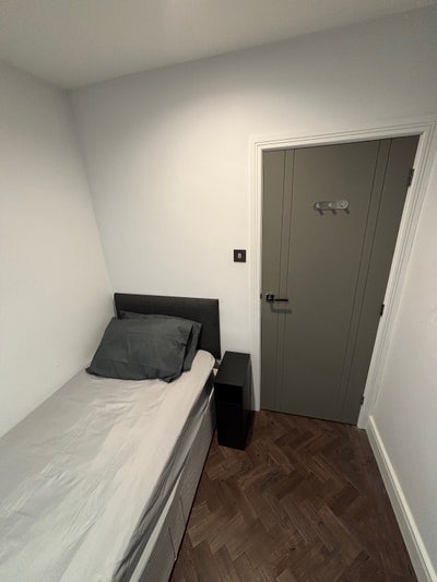 Single  Room in Modern Luxury Flat Main Photo