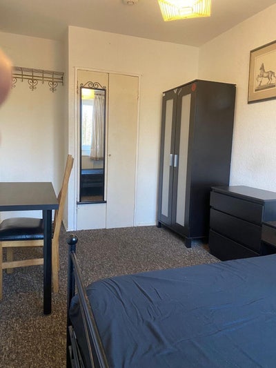 Tow double room for rent available from today  Main Photo