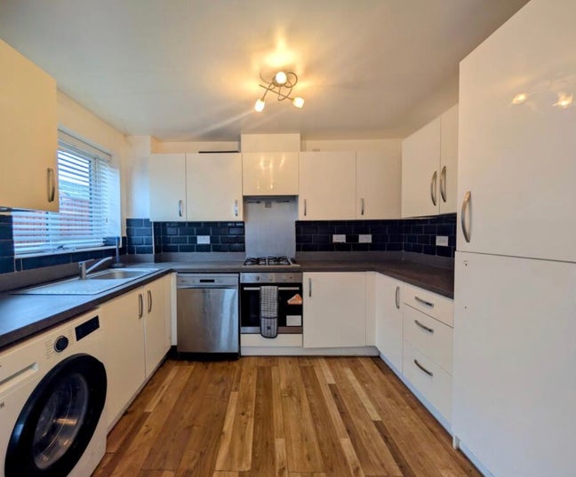 Luxury Rooms Available For Rent Main Photo