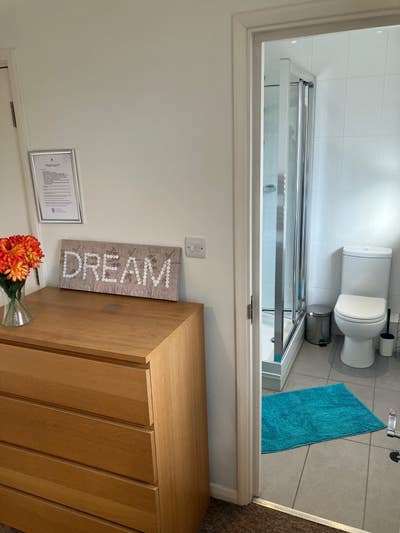 Beautiful en-suite close to Uxbridge Main Photo
