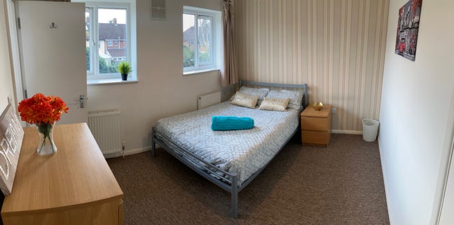 Lovely en-suite in beautiful house nr Uxbridge Main Photo