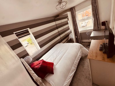 En-Suite Double Room in Family Home 🏠  Main Photo