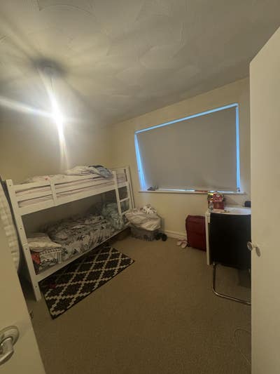 5 minutes walk to East Croydon Station  Main Photo