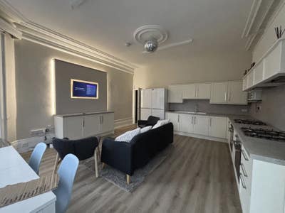 &pound;125 a week, bills included. 1 room, female only. Main Photo