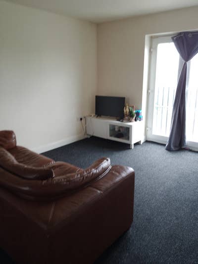 One double bedroom available for rent in a flat  Main Photo