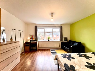Wonderful rooms available in whitechapel.  Main Photo