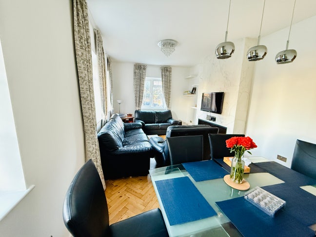 Large Bright Room in Quiet 2-Person Flat | Hendon Main Photo