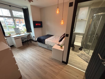 💫Modern Brand New HMO - Fletton Avenue💫  Main Photo