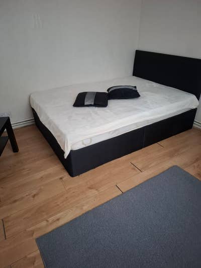 A Double Bedroom to Let Main Photo