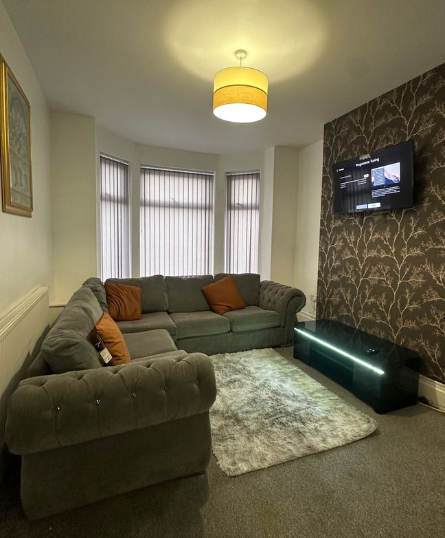 Furnished room available  Main Photo