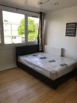 Small double room in Roehampton (123) Main Photo