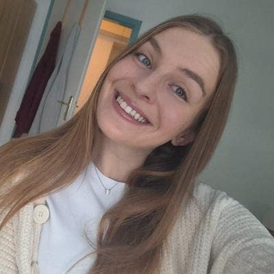 Professional Female seeks a single or double room Main Photo