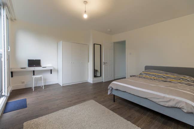 Bright Airy Double Room Balcony - Hackney Central Main Photo