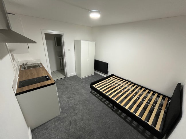 All BIlls Inc - Studio Flat in Dalston E8 Main Photo