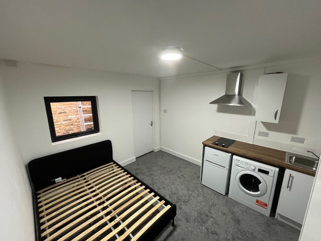 All BIlls Inc - Studio Flat in Dalston E8 Main Photo