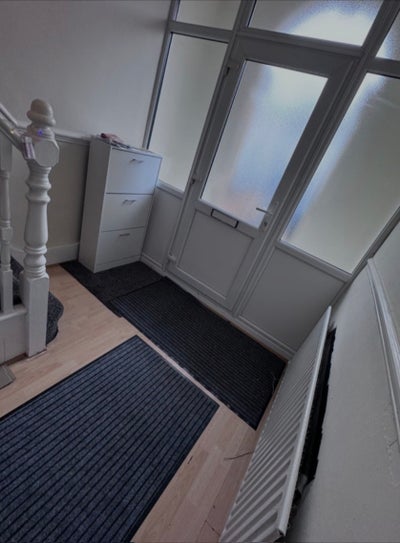 Room available for professional working persons Main Photo