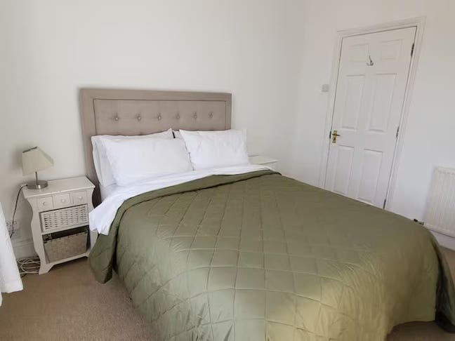 Modern Double Bedroom in Family home Main Photo