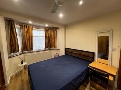 Single (male & female) family room-shared |ilford Main Photo