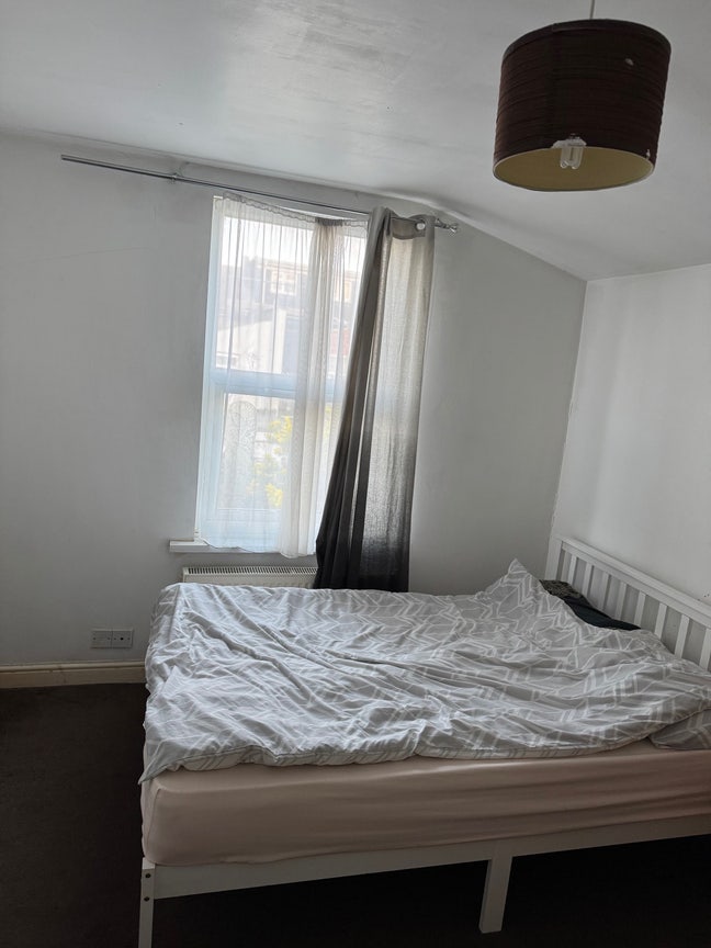 Double room with double bed for single person  Main Photo