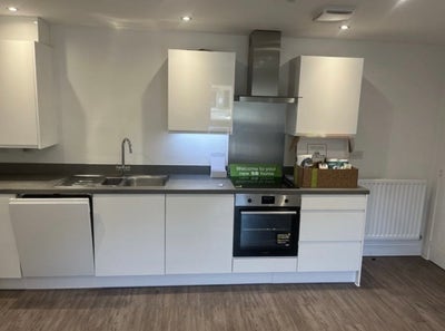 Large Double Room Cambourne Parking & WiFi Main Photo