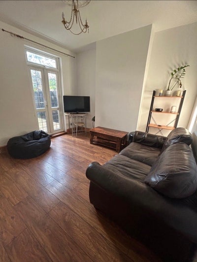 Lovely and cozy room in a friendly house Main Photo