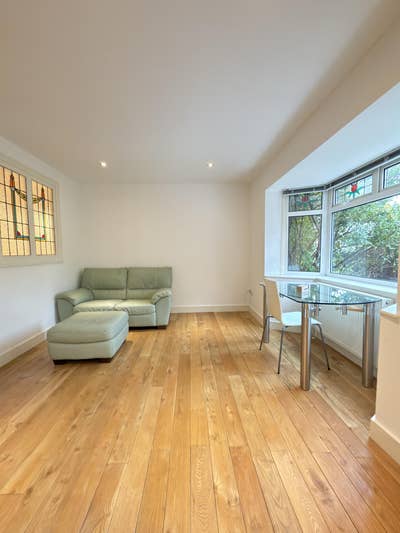  Luxury one bed flat 1500/m included bills no wifi Main Photo