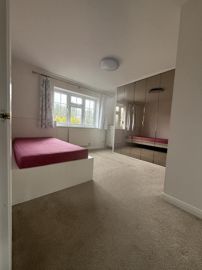 En-Suit Double Room with Single Bed Main Photo