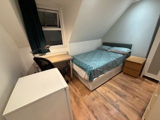 Large Double Room -2 Min to Turnpike Lane Station Main Photo