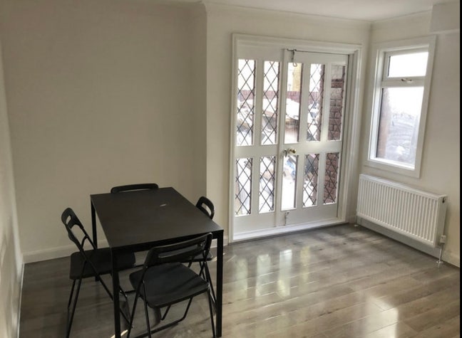 Lovely 3 Bed House to Let Main Photo