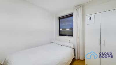 Dazzling Warm Double Room – GU14 🏠 Farnborough Main Photo