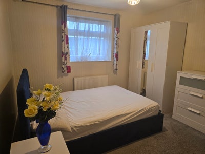 A double bedroom available available for rent Main Photo