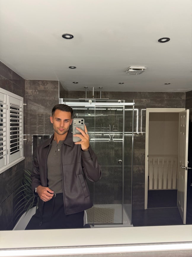 I am a professional male aged 27 looking for ... Main Photo