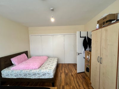 Space Available for A single Occupant  Main Photo