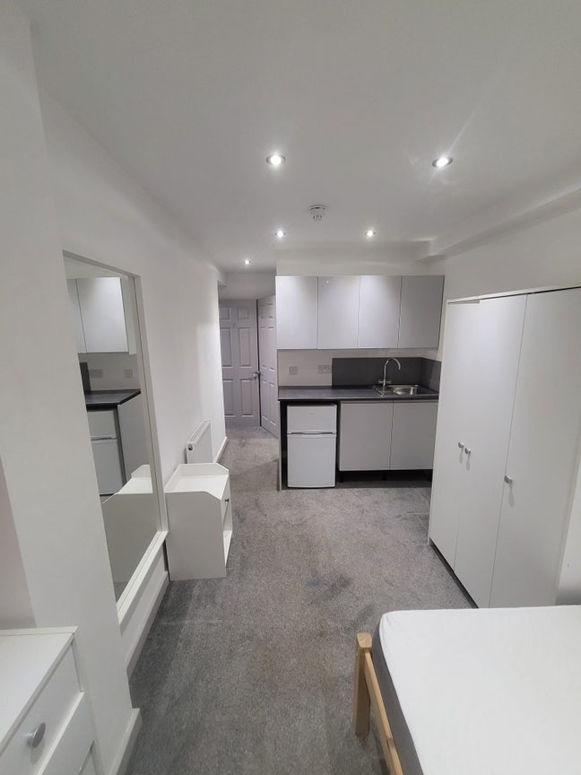 Double bed en-suite near hospital Main Photo