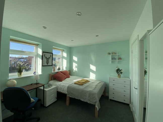 Double bed en-suite near hospital Main Photo