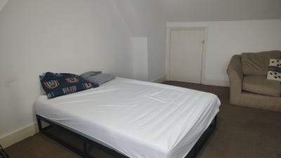Room at Hornchurch Town centre  Main Photo