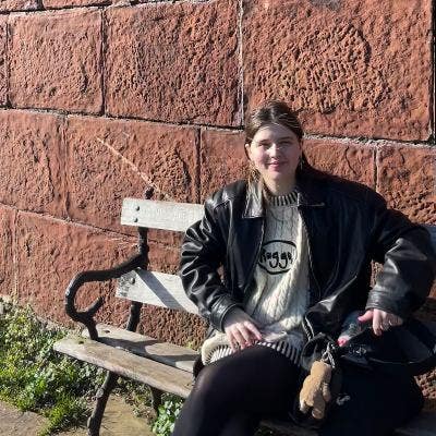 Professional Female seeks a single or double room Main Photo